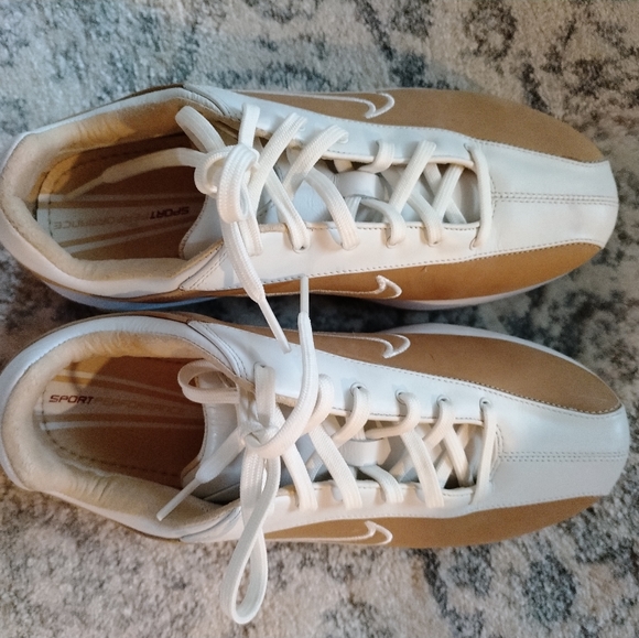 Nike Sport Performance Golf Shoes - Picture 2 of 3